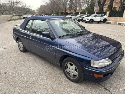 Usado Ford Escort Cabriolet 105 CV (77 kW) 1995 Azul Descapotable