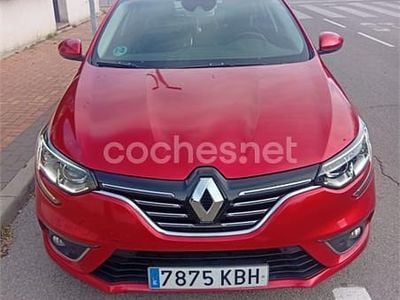 Usado Renault Mégane IV Zen 110 CV (80 kW) 2017 Rojo Berlina