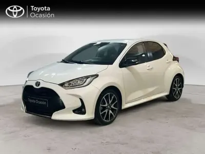 Usado Toyota Yaris Plus 116 CV (85 kW) 2021 Blanco Utilitario