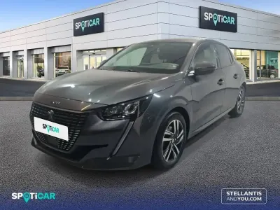 Usado Peugeot 208 Allure 100 CV (73 kW) 2021 Blanco Utilitario