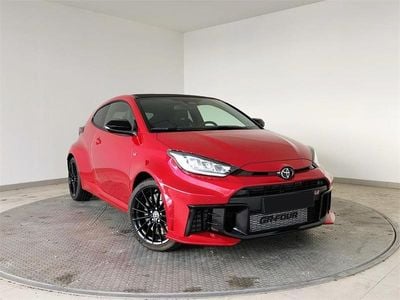 Rojo Nuevo 2025 Toyota Yaris Utilitario | 54.600 €