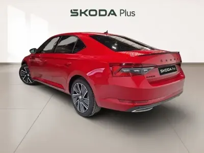 Usado Skoda Superb SportLine 218 CV (160 kW) 2023 Rojo