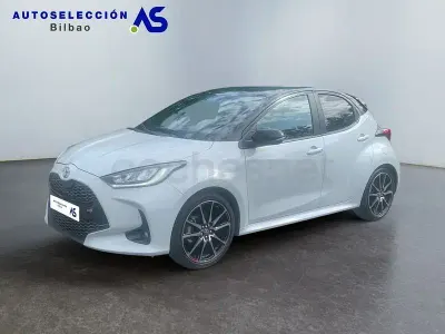 Usado Toyota Yaris Hybrid Plus 130 CV (95 kW) 2024 Blanco Berlina