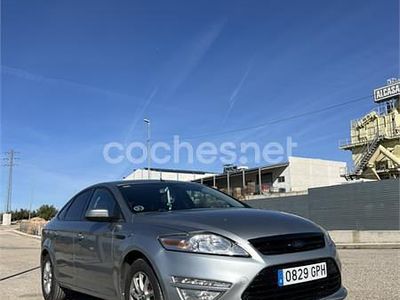 Usado Ford Mondeo Ghia 140 CV (102 kW) 2009 Gris / plata Berlina