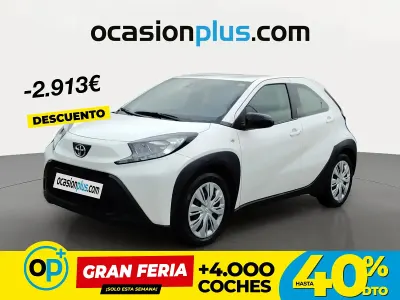 Usado Toyota Aygo X Play 72 CV (52 kW) 2023 Blanco SUV