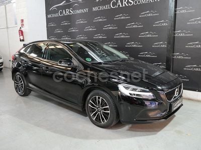 Negro Usado 2018 Volvo V40 Momentum Berlina | 17.900 € (Un poco caro)
