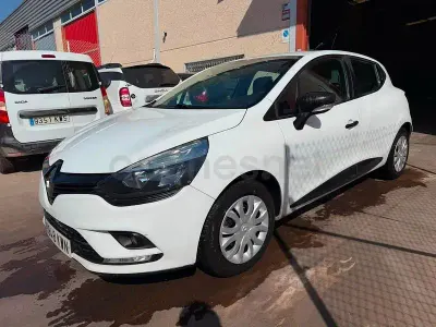 Usado Renault Clio IV Business 75 CV (55 kW) 2019 Blanco Berlina