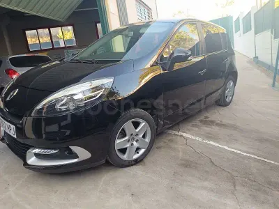 Usado Renault Scénic III Dynamique 110 CV (80 kW) 2013 Negro Monovolumen