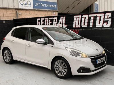 Usado Peugeot 208 Signature Sky 110 CV (80 kW) 2019 Blanco Utilitario