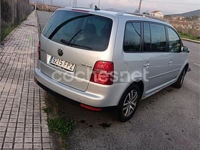 Usado VW Touran 140 CV (102 kW) 2007 Gris / plata Monovolumen