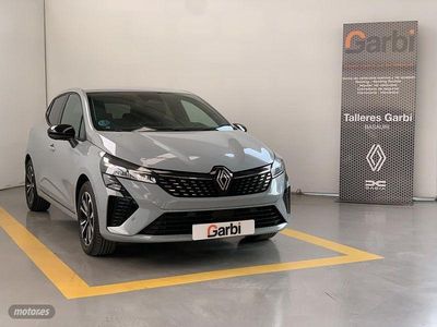 Käytetty Renault Clio V Techno 145 HP (106 kW) 2025 Harmaa Sedan