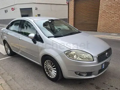 Usado Fiat Linea Active 90 CV (66 kW) 2009 Beige Berlina