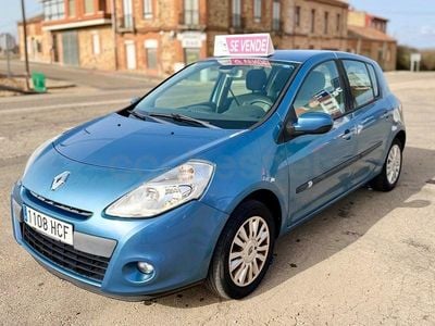 Usado Renault Clio III Collection 75 CV (55 kW) 2012 Azul Berlina