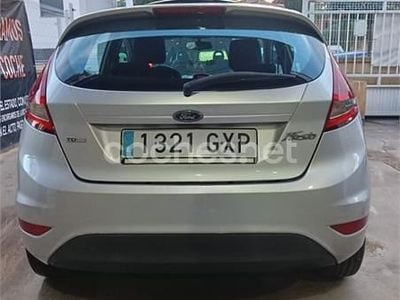 Gris / plata Usado 2010 Ford Fiesta Trend Berlina | 4500 € (Precio justo)