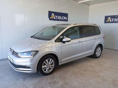 Usado VW Touran Advance 150 CV (110 kW) 2019 Gris / plata Monovolumen