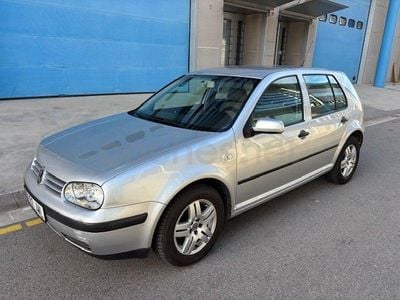 Usado VW Golf IV Highline 102 CV (75 kW) 2002 Gris / plata Berlina