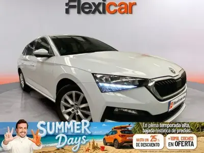 Usado Skoda Scala Style 115 CV (84 kW) 2020 Blanco Utilitario
