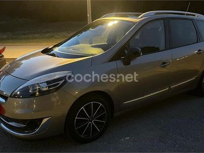 Usado Renault Grand Scénic III Privilege 130 CV (95 kW) 2013 Gris / plata Monovolumen