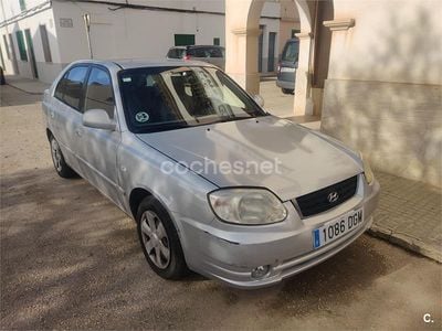 Usado Hyundai Accent GLS 105 CV (77 kW) 2005 Gris / plata Berlina