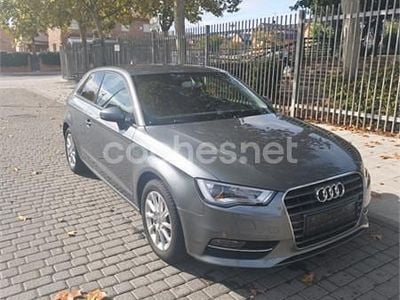 Usado Audi A3 Attraction 125 CV (91 kW) 2013 Gris / plata Berlina