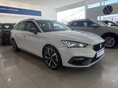 Usado Seat Leon FR 150 CV (110 kW) 2022 Blanco Familiar