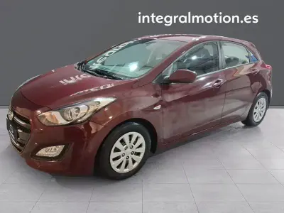 Usado Hyundai i30 90 CV (66 kW) 2016 Rojo Berlina
