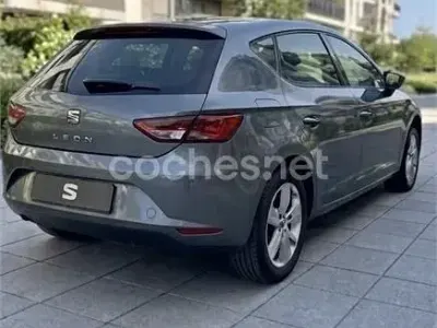 Usado Seat Leon Ecomotive 105 CV (77 kW) 2014 Gris / plata Berlina