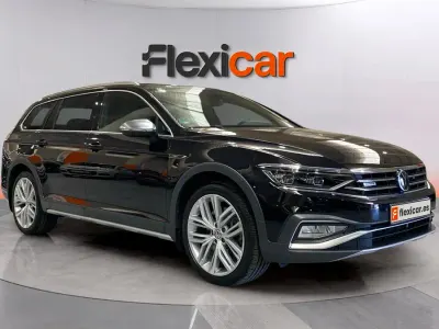 Usado VW Passat Alltrack 240 CV (176 kW) 2020 Negro Familiar