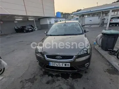 Usado Ford Focus Cabriolet Titanium 136 CV (100 kW) 2007 Marrón Descapotable