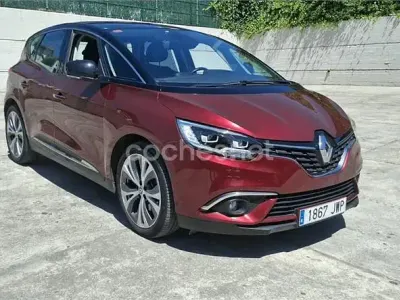 Usado Renault Scénic Zen 130 CV (95 kW) 2017 Granate Monovolumen