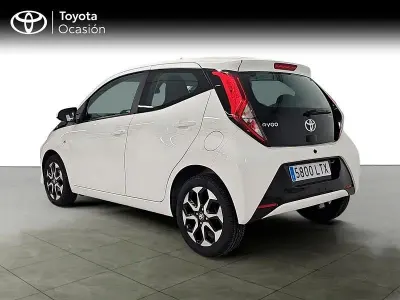 Usado Toyota Aygo X-play 72 CV (52 kW) 2021 Blanco Utilitario