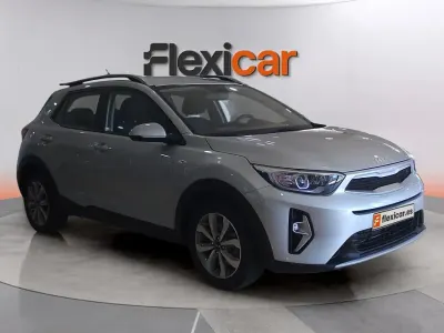Usado Kia Stonic 101 CV (74 kW) 2023 Blanco SUV