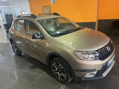 Usado Dacia Sandero Stepway 95 CV (69 kW) 2018 Beige Berlina