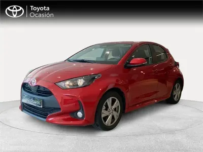 Usado Toyota Yaris Active 116 CV (85 kW) 2024 Rojo Utilitario