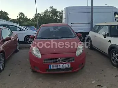 Usado Fiat Grande Punto Dynamic 77 CV (56 kW) 2009 Rojo Utilitario