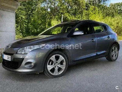Usado Renault Mégane Dynamique 110 CV (80 kW) 2008 Gris / plata Berlina