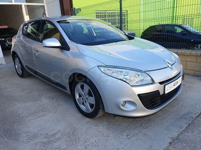 Usado Renault Mégane Dynamique 110 CV (80 kW) 2010 Gris / plata Berlina