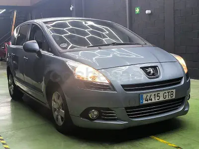 Usado Peugeot 5008 Premium 110 CV (80 kW) 2010 Azul Monovolumen