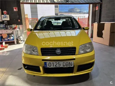 Käytetty Fiat Punto 95 HP (69 kW) 2004 Keltainen Viistoperä