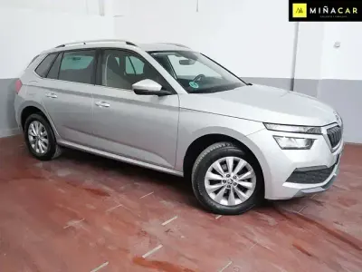 Usado Skoda Kamiq 110 CV (80 kW) 2022 Gris plata SUV