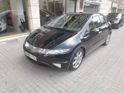 Usado Honda Civic Executive 140 CV (102 kW) 2007 Negro Berlina