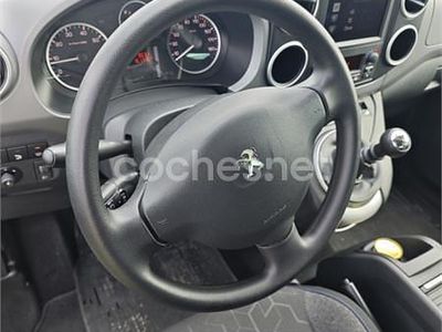 Usado Peugeot TePee Style 120 CV (88 kW) 2016 Gris / plata Monovolumen