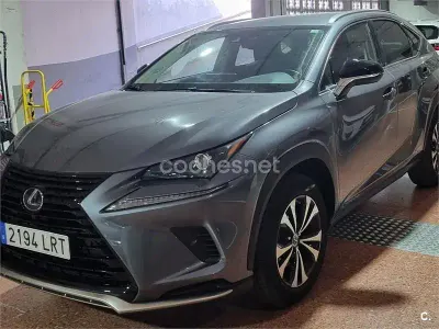 Usado Lexus NX300h 197 CV (144 kW) 2021 Gris / plata SUV