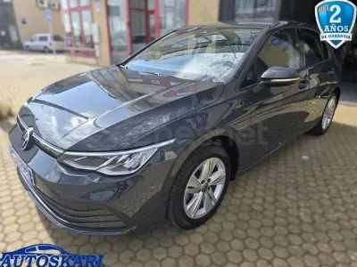 Usado VW Golf VIII Life 110 CV (80 kW) 2022 Gris / plata Berlina