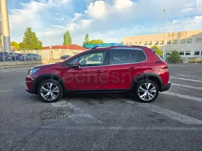 Usado Peugeot 2008 Allure 120 CV (88 kW) 2018 Granate SUV