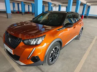 Usado Peugeot 2008 GT-line 130 CV (95 kW) 2020 Naranja SUV