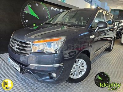 Usado Ssangyong (KGM) Rodius 155 CV (114 kW) 2014 Gris / plata Monovolumen