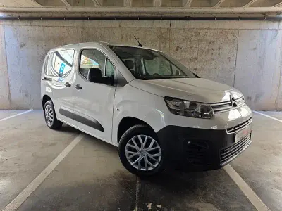 Usado Citroën Berlingo Feel 102 CV (75 kW) 2020 Blanco Monovolumen