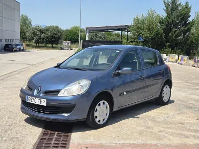 Usado Renault Clio II Dynamique 85 CV (62 kW) 2006 Azul Berlina