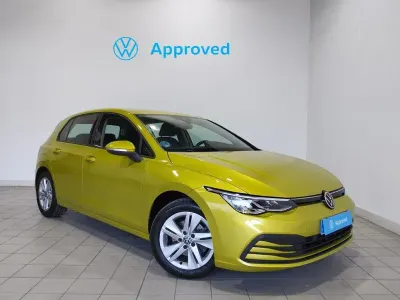 Usado VW Golf VII 110 CV (80 kW) 2021 Amarillo Utilitario